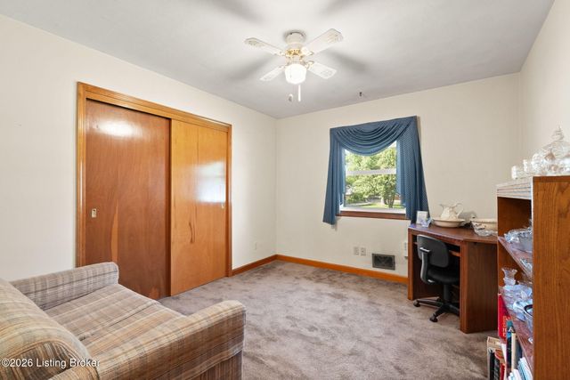5812 Teakwood Ln, Louisville, KY 40258