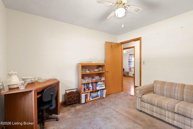 5812 Teakwood Ln, Louisville, KY 40258