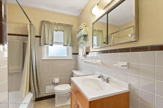 5812 Teakwood Ln, Louisville, KY 40258