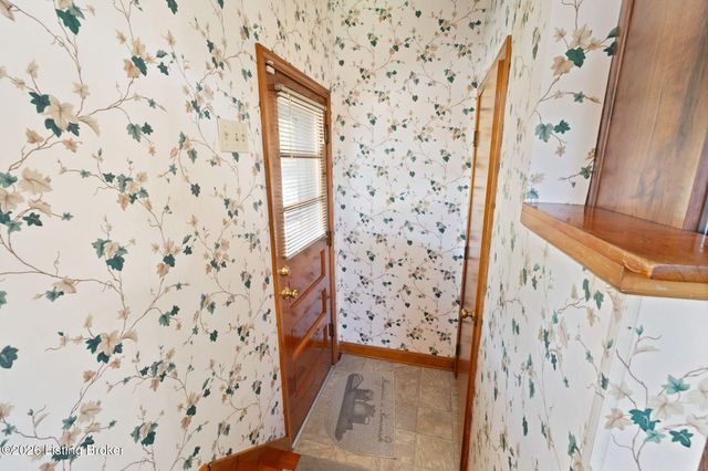 5812 Teakwood Ln, Louisville, KY 40258