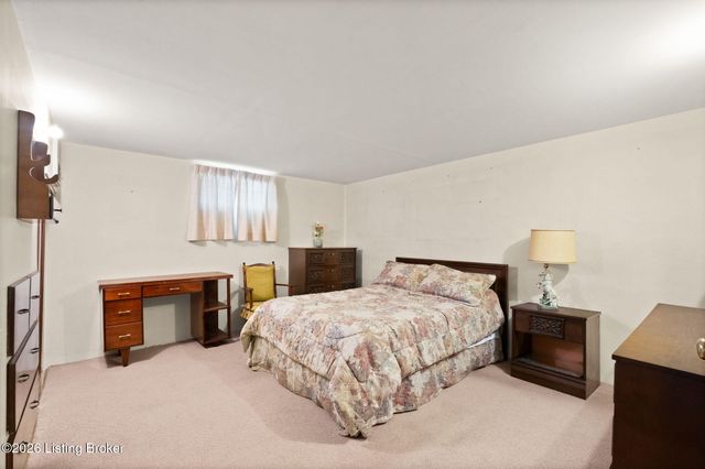 5812 Teakwood Ln, Louisville, KY 40258