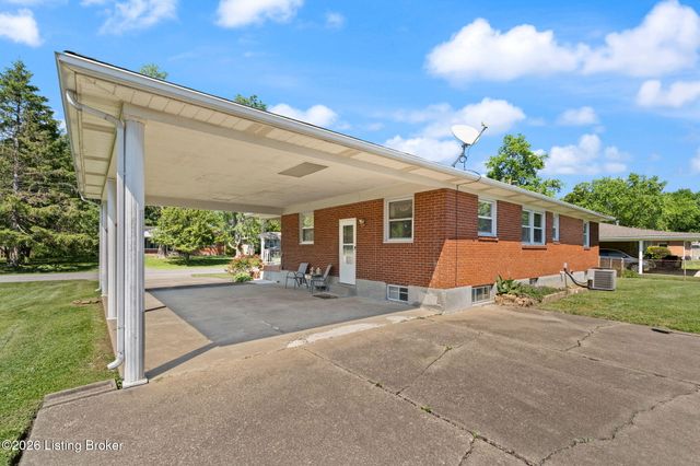 5812 Teakwood Ln, Louisville, KY 40258
