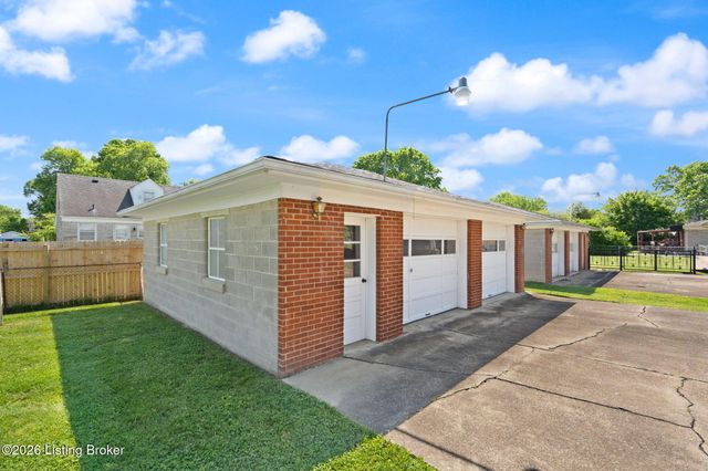 5812 Teakwood Ln, Louisville, KY 40258