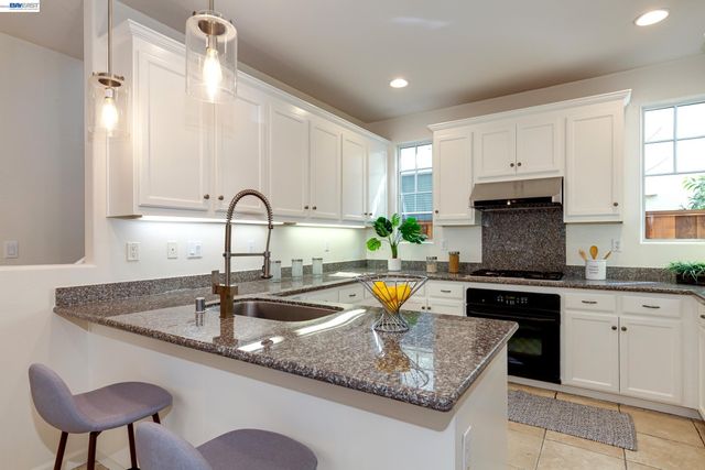 2381 Haile St, Alameda, CA 94501