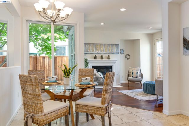 2381 Haile St, Alameda, CA 94501