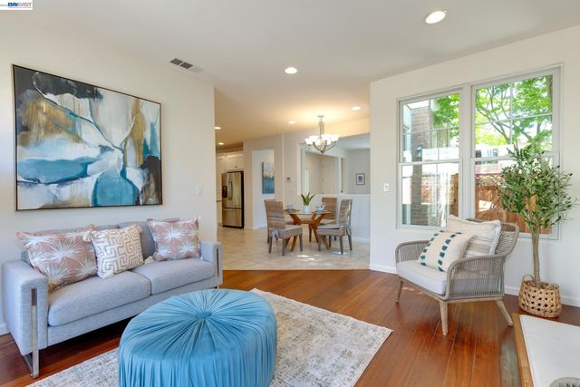 2381 Haile St, Alameda, CA 94501