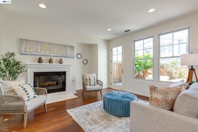 2381 Haile St, Alameda, CA 94501