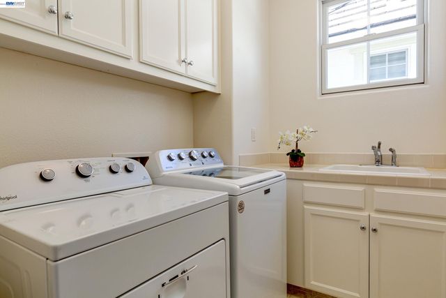 2381 Haile St, Alameda, CA 94501