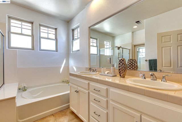 2381 Haile St, Alameda, CA 94501