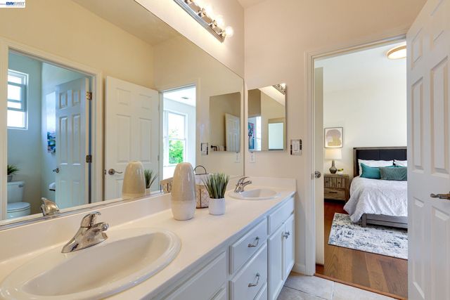 2381 Haile St, Alameda, CA 94501