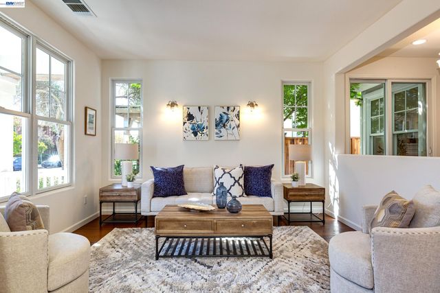 2381 Haile St, Alameda, CA 94501