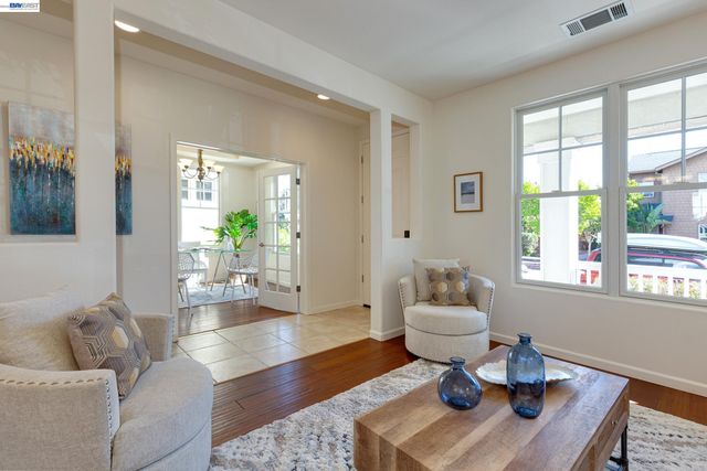 2381 Haile St, Alameda, CA 94501