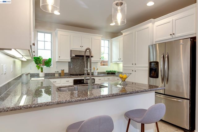 2381 Haile St, Alameda, CA 94501