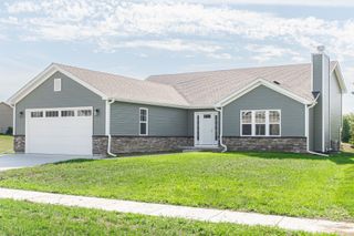 212 Saint Andrews Drive, Dekalb, IL 60115