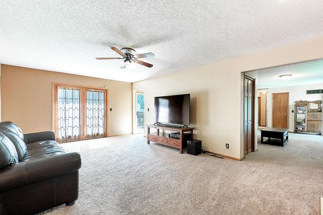 2460 S Bennett Ave, Wichita, KS 67217