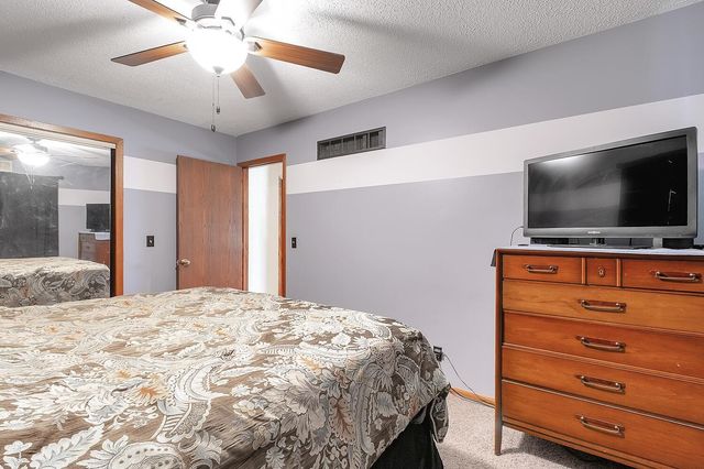 2460 S Bennett Ave, Wichita, KS 67217