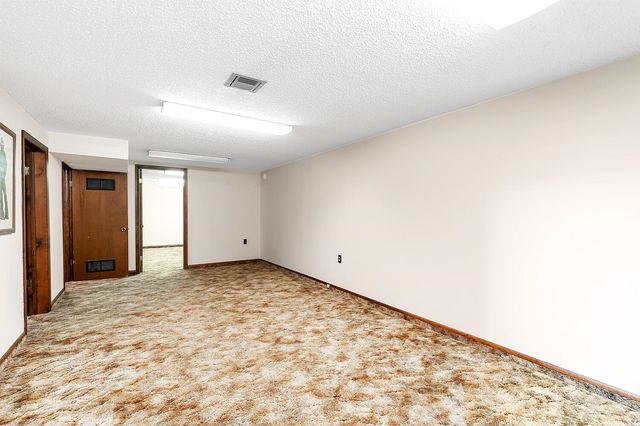 2460 S Bennett Ave, Wichita, KS 67217