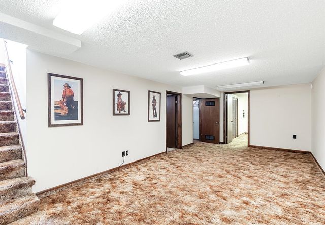 2460 S Bennett Ave, Wichita, KS 67217