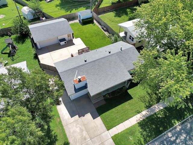 2460 S Bennett Ave, Wichita, KS 67217