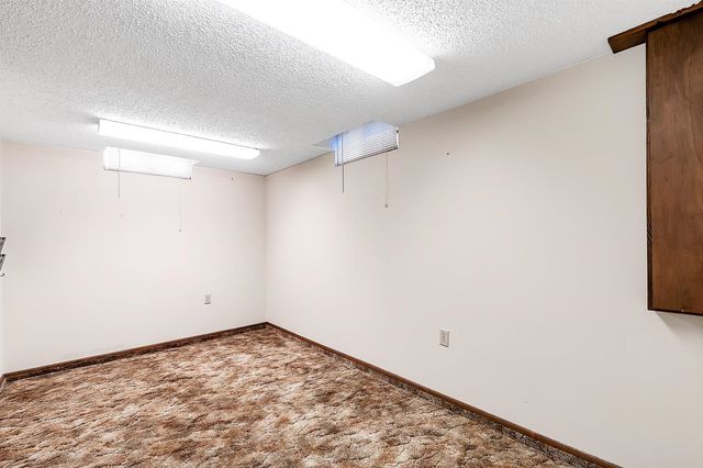 2460 S Bennett Ave, Wichita, KS 67217