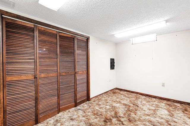 2460 S Bennett Ave, Wichita, KS 67217