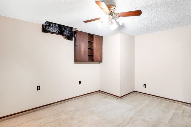 2460 S Bennett Ave, Wichita, KS 67217