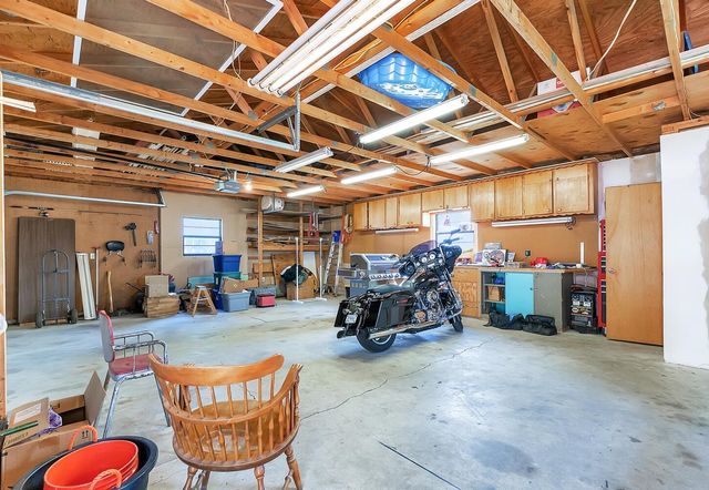 2460 S Bennett Ave, Wichita, KS 67217