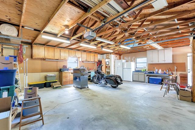 2460 S Bennett Ave, Wichita, KS 67217