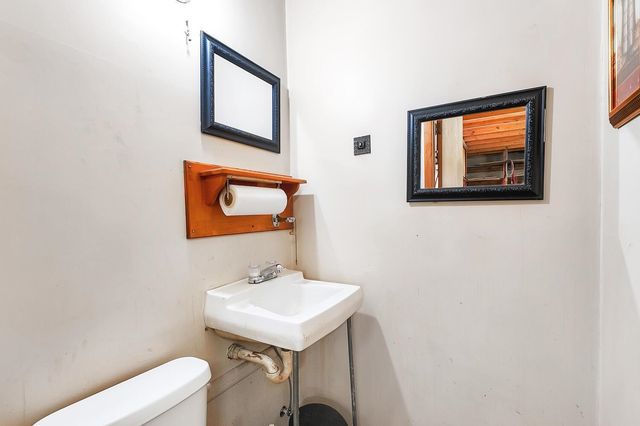 2460 S Bennett Ave, Wichita, KS 67217