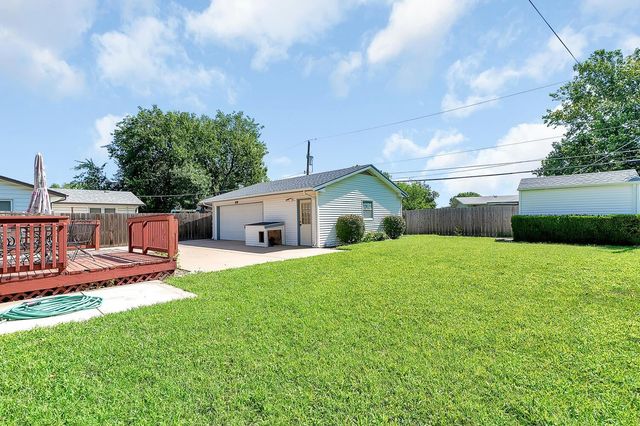 2460 S Bennett Ave, Wichita, KS 67217