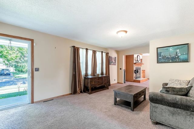 2460 S Bennett Ave, Wichita, KS 67217