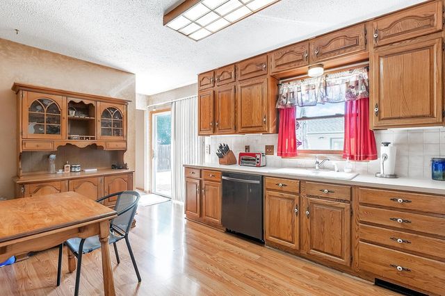 2460 S Bennett Ave, Wichita, KS 67217