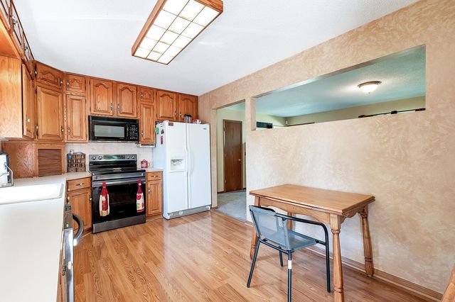 2460 S Bennett Ave, Wichita, KS 67217