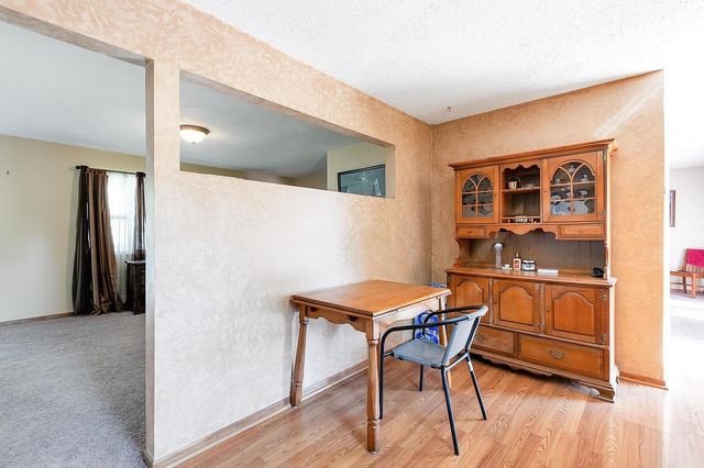 2460 S Bennett Ave, Wichita, KS 67217