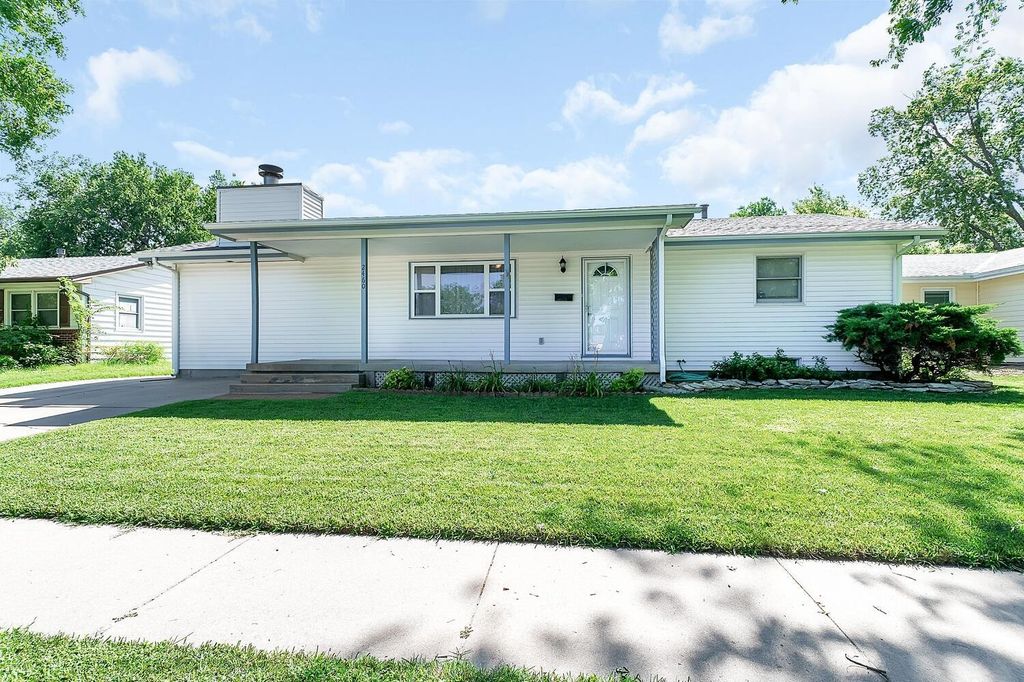 2460 S Bennett Ave, Wichita, KS 67217