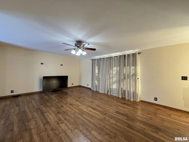 38 LINCOLN Street, Knoxville, IL 61448