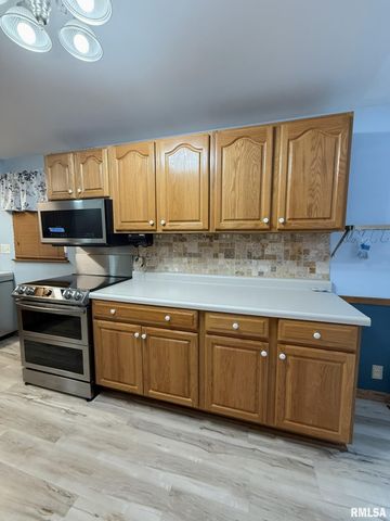 38 LINCOLN Street, Knoxville, IL 61448