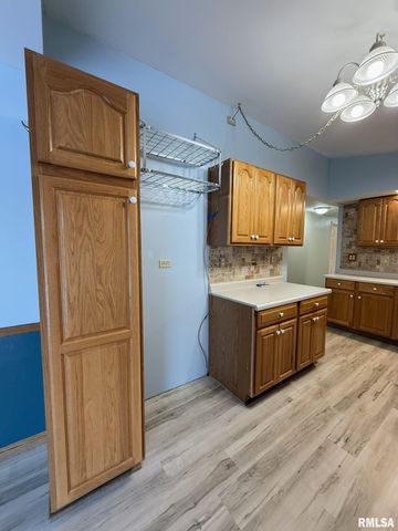 38 LINCOLN Street, Knoxville, IL 61448