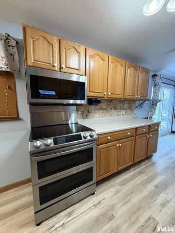 38 LINCOLN Street, Knoxville, IL 61448