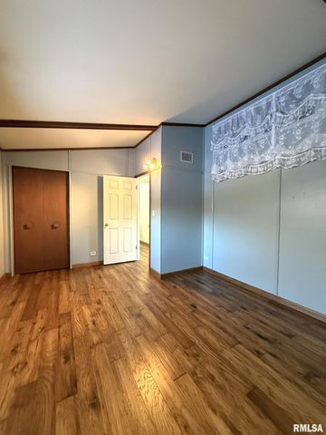 38 LINCOLN Street, Knoxville, IL 61448