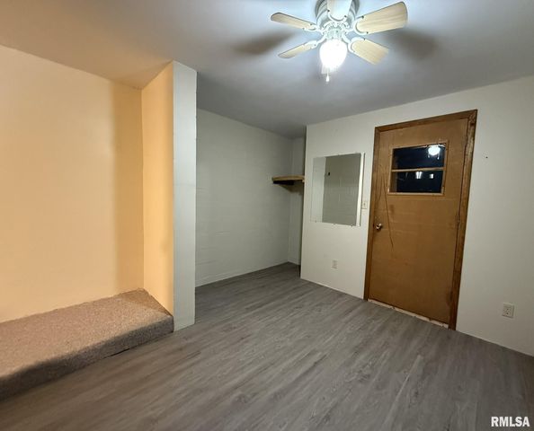 38 LINCOLN Street, Knoxville, IL 61448