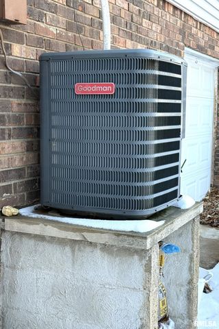 38 LINCOLN Street, Knoxville, IL 61448