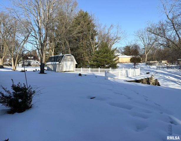 38 LINCOLN Street, Knoxville, IL 61448