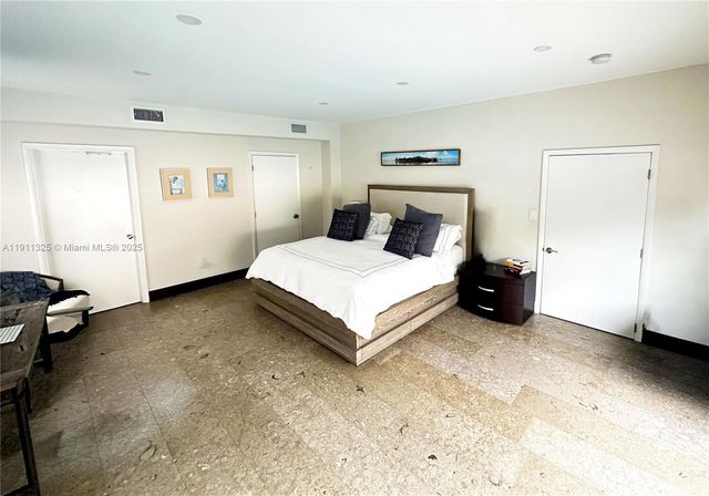 247 E East Shore Dr, Miami, FL 33133