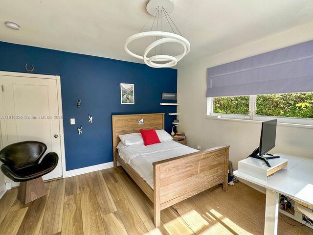 247 E East Shore Dr, Miami, FL 33133