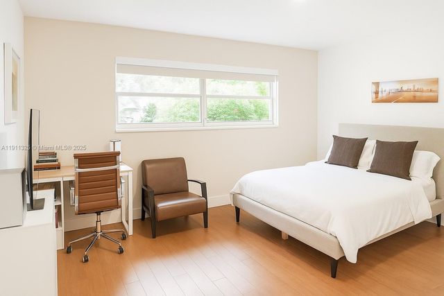 247 E East Shore Dr, Miami, FL 33133