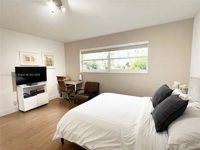 247 E East Shore Dr, Miami, FL 33133