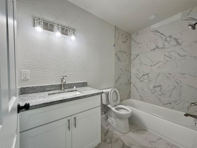 1030 SE 18TH TERRACE, Gainesville, FL 32641