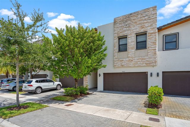 7923 NW 104th Ct, Doral, FL 33178