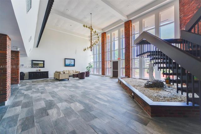 3071 NW 47th Ter 321, Lauderdale Lakes, FL 33313